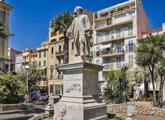 france/cannes/la-croisette/landmark/statue-de-lord-brougham