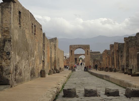 italy/pompeii/pompeii-archaeological-park/landmark/casa-della-caccia-antica