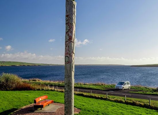 united-kingdom/orkney/landmark/first-nations-and-orcadian-totem-pole