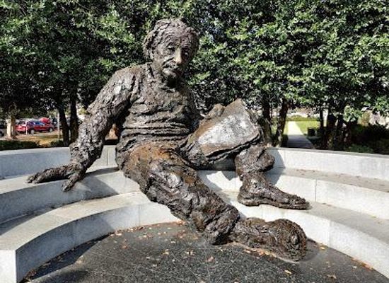 maryland/rockville/landmark/albert-einstein-memorial