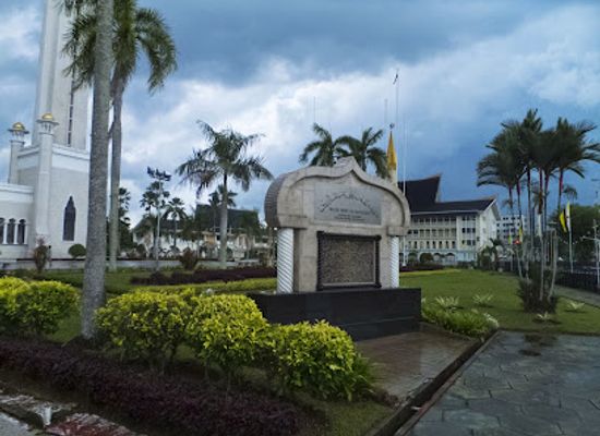 brunei/mukim-labu/landmark/omar-ali-saifuddien-mosque