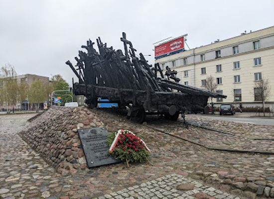 poland/warsaw/praga/landmark/monument-to-the-fallen-and-murdered-in-the-east