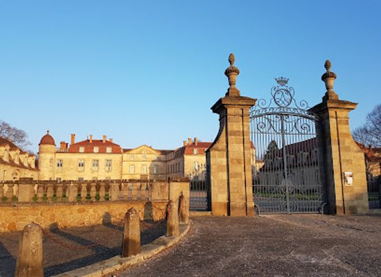france/auvergne/landmark/chateau-de-parentignat