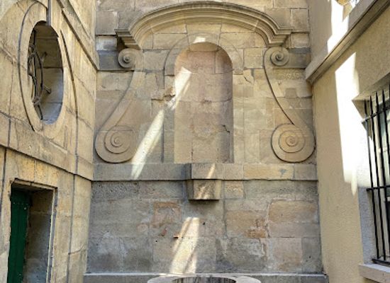 france/ile-de-france/landmark/fontaine-eginhard