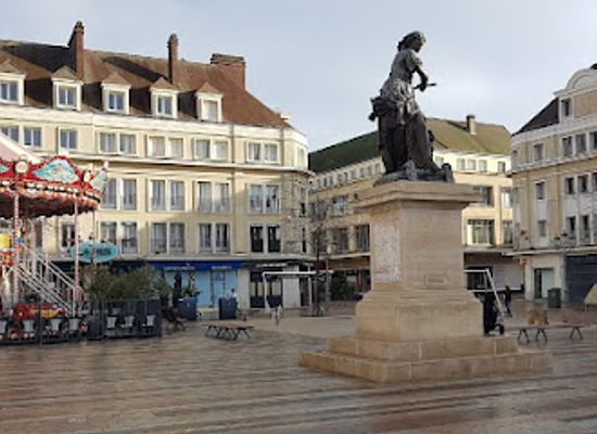france/picardy/landmark/statue-of-jeanne-hachette