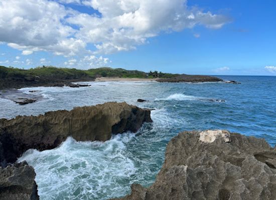 puerto-rico/manati/landmark/cueva-de-las-golondrinas