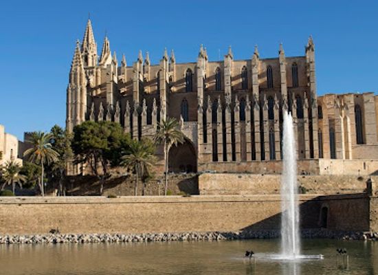 spain/palma-de-mallorca/la-lonja/landmark/catedral-basilica-de-santa-maria-de-mallorca