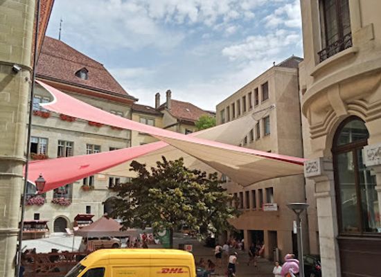 switzerland/lausanne/flon/landmark/brunnen-place-de-la-louve