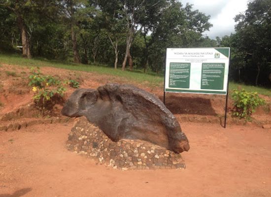 tanzania/southern-highlands/landmark/mbozi-meteorite