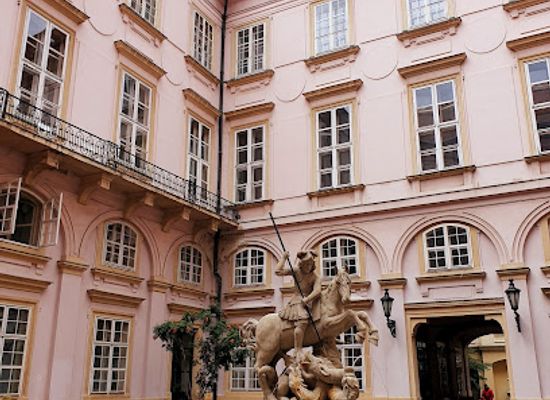slovakia/bratislava/old-town-stare-mesto/landmark/primacial-palace
