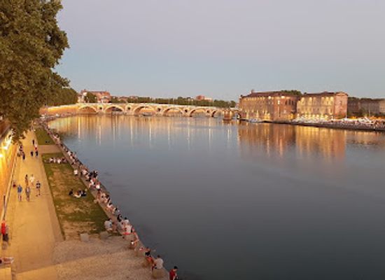 france/toulouse/landmark/place-saint-pierre