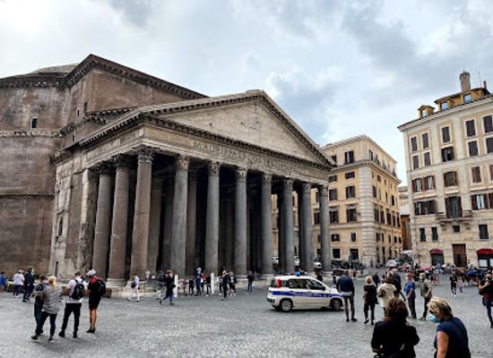 italy/rome/pantheon/landmark/raphael-s-tomb