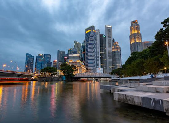 singapore/central-business-district/landmark/queen-elizabeth-walk