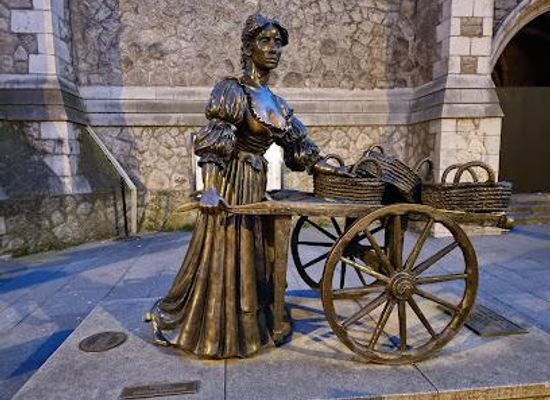 ireland/drogheda/landmark/molly-malone-statue