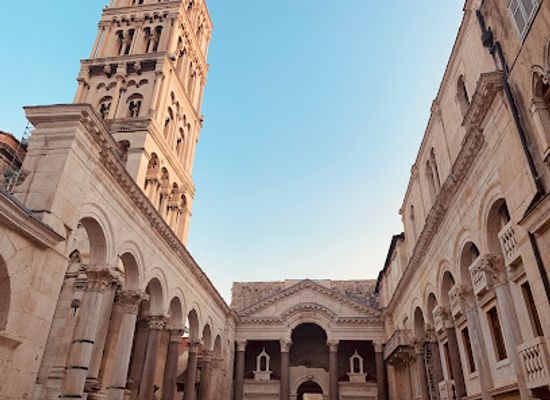 croatia/split/landmark/street-let-me-pass