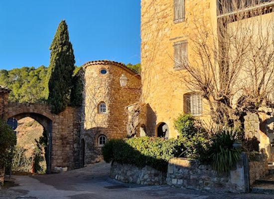 france/provence/landmark/village-medieval-des-arcs