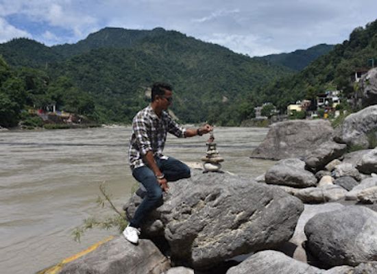 india/rishikesh/ram-jhula/landmark/peaceful-place-to-sit-with-ganga