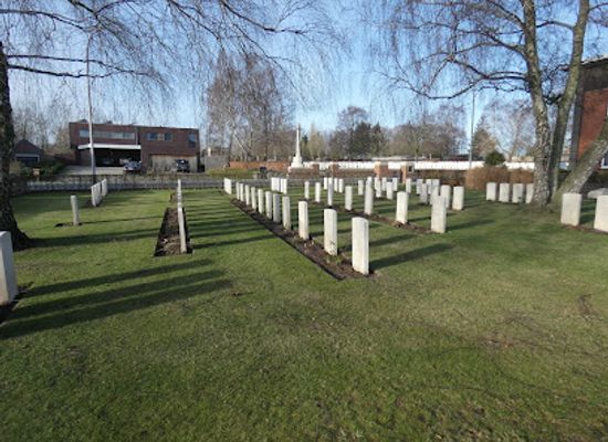 belgium/ypres/landmark/la-brique-military-cemetery-no-1