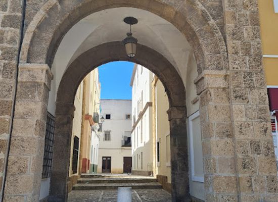 spain/cadiz/santa-maria/landmark/puerta-del-barrio-de-santa-maria