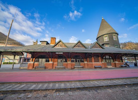 pennsylvania/anthracite-coal-region/landmark/lehigh-gorge-scenic-railway-trademark-of-the-reading-northern-railroad