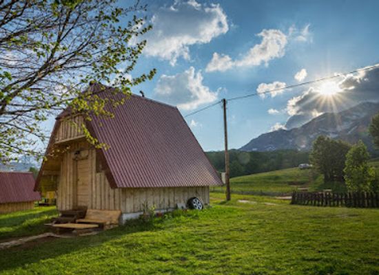 montenegro/prokletije/landmark/maple-village