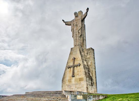 spain/oviedo/landmark/sacred-heart-of-jesus-monument