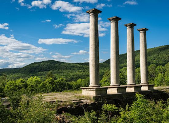 massachusetts/berkshires/landmark/titus-mansion-ruins