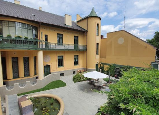 romania/bihor/landmark/darvas-la-roche-house