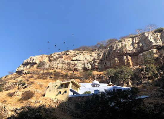 india/ranthambore/landmark/amreshwar-mahadev-temple