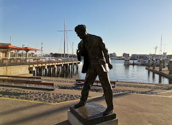 california/oakland/jack-london-square/landmark/jack-london-statue