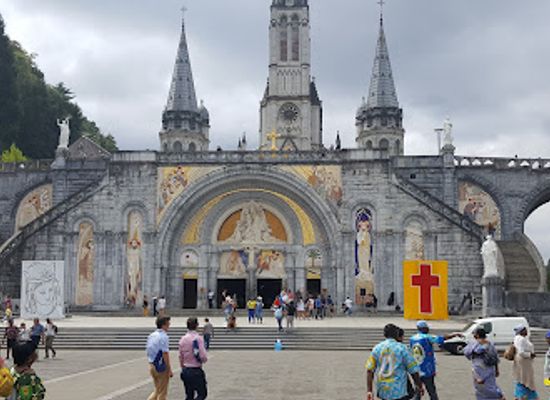 france/lourdes/landmark/grotte-de-massabielle