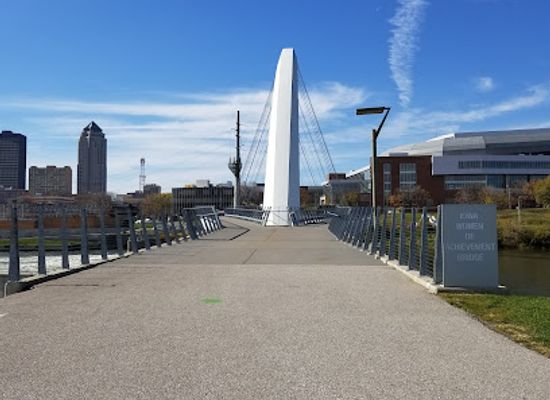 iowa/southeast-iowa/landmark/iowa-women-of-achievement-bridge