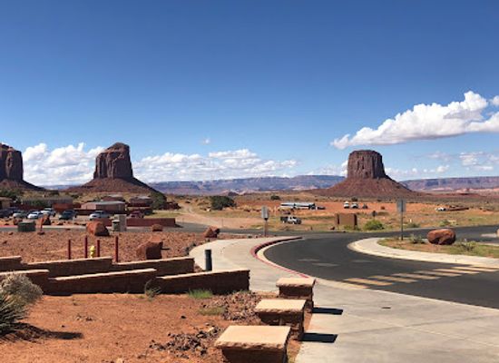 arizona/monument-valley/landmark/monument-valley-tribal-park-visitor-center
