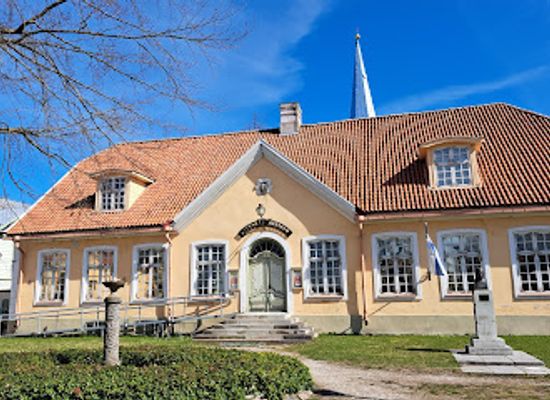 estonia/haapsalu-castle/landmark/haapsalu-raekoda