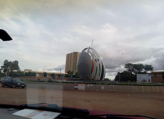 niger/niamey/plateau/landmark/ront-point-de-la-renaissance