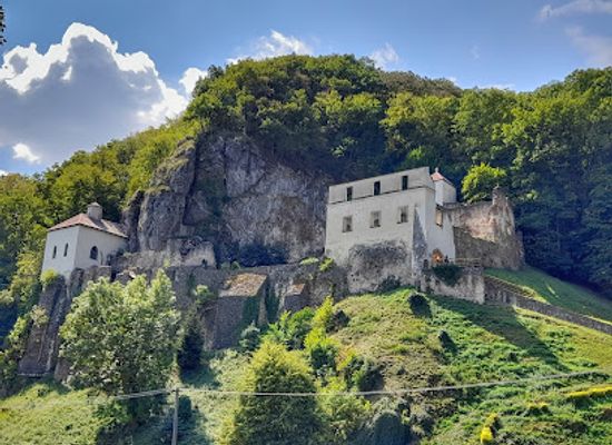 slovakia/trencin-region/landmark/pilgrimage-place-skalka-at-trencin