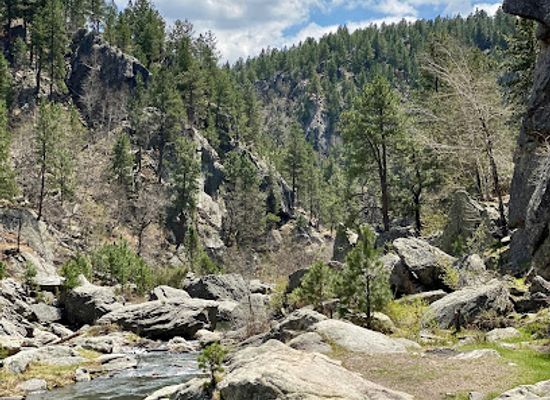 south-dakota/mount-rushmore/landmark/hippie-hole
