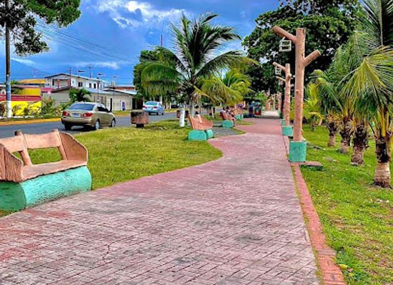 honduras/la-ceiba/landmark/paseo-de-los-ceibenos