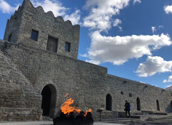 azerbaijan/lesser-caucasus/landmark/atashgah-zoroastrian-fire-temple