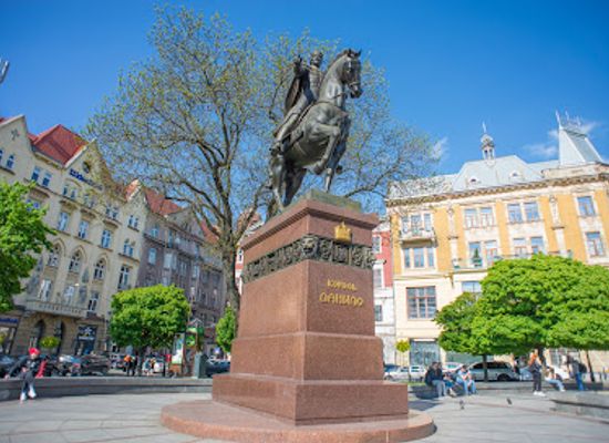 ukraine/lviv/landmark/king-danylo-monument