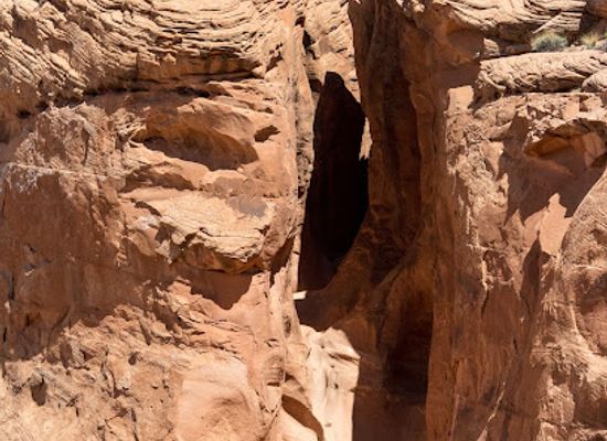 utah/dixie-national-forest/landmark/peek-a-boo-slot-canyon