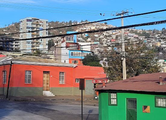 chile/valparaiso/landmark/plaza-de-los-poetas