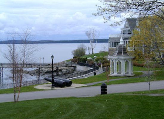 maine/bar-harbor/landmark/town-pier