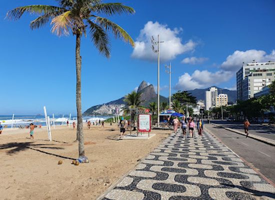 brazil/rio-de-janeiro/leblon/landmark/leblon-beach