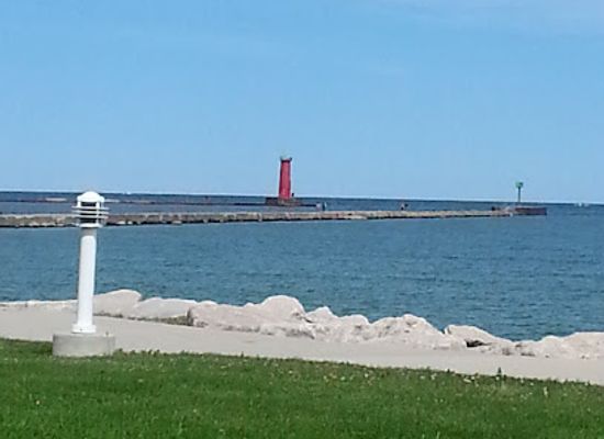 wisconsin/sheboygan/landmark/sheboygan-breakwater-lighthouse