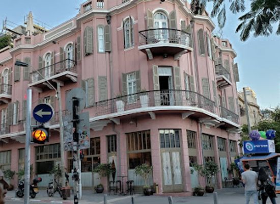 israel/tel-aviv/carmel-market/landmark/clothing-shop-the-carmel-market