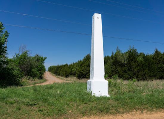 oklahoma/ozark-plateau/landmark/ozark-trail-obelisk