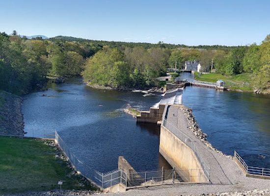 new-hampshire/lakes-region/landmark/hopkinton-everett-lake