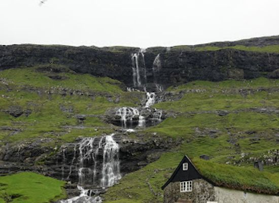 faroe-islands/hvalvik/landmark/saksun-vandfald-og-historie