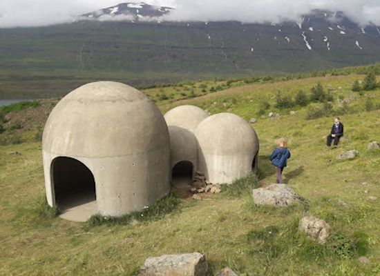 iceland/seydisfjordur/landmark/tvisongur-parking